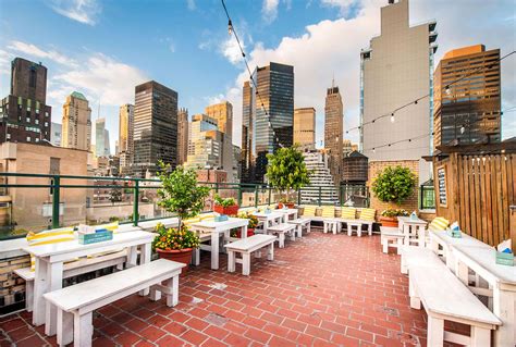 Rooftop Bars in Midtown, NYC .